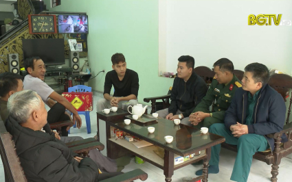 Động vi&ecirc;n t&acirc;n binh trước khi l&ecirc;n đường nhập ngũ 