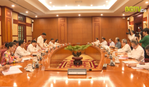 Duyệt văn kiện v&agrave; phương &aacute;n nh&acirc;n sự Đại hội Đảng bộ tỉnh Bắc Giang lần thứ XIX