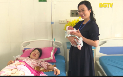 Em b&eacute; đầu ti&ecirc;n ra đời bằng phương ph&aacute;p thụ tinh nh&acirc;n tạo