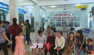 HĐND với cử tri: Vấn đề s&aacute;p nhập th&agrave;nh trung t&acirc;m y tế