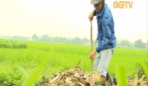 &Ocirc;ng H&agrave;o hơn 20 năm tự nguyện vớt r&aacute;c 
