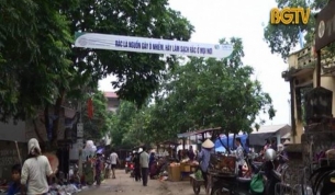 Chợ qu&ecirc; n&oacute;i kh&ocirc;ng với t&uacute;i nilon ở T&acirc;n Y&ecirc;n 