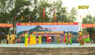 T&acirc;n Y&ecirc;n giữ g&igrave;n điệu h&aacute;t ống, h&aacute;t v&iacute;