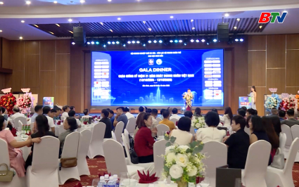 Gala dinner ch&agrave;o mừng kỷ niệm 21 năm ng&agrave;y doanh nh&acirc;n Việt Nam