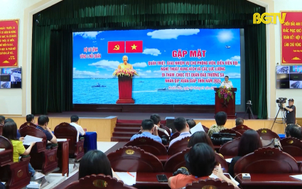 Gần 100 nh&agrave; b&aacute;o, ph&oacute;ng vi&ecirc;n tham gia đo&agrave;n c&ocirc;ng t&aacute;c tại quần đảo Trường Sa