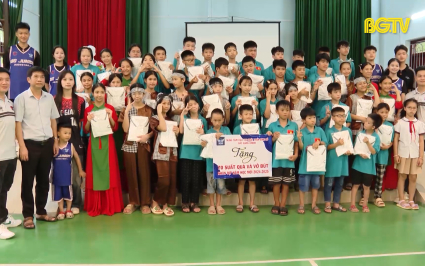 Tiếp bước c&ugrave;ng học sinh c&oacute; ho&agrave;n cảnh đặc biệt tới trường 