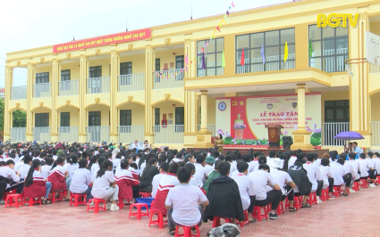 Gần 500 đầu s&aacute;ch trao tặng trẻ em v&ugrave;ng cao huyện Y&ecirc;n Thế