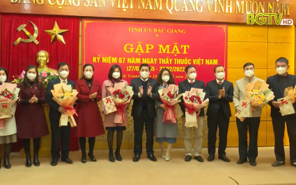 Gặp mặt c&aacute;n bộ y tế nh&acirc;n ng&agrave;y Thầy thuốc Việt Nam