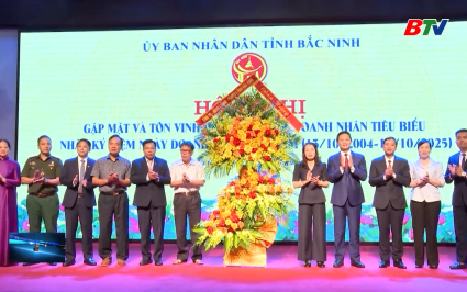 UBND tỉnh gặp mặt, t&ocirc;n vinh doanh nghiệp, doanh nh&acirc;n ti&ecirc;u biểu