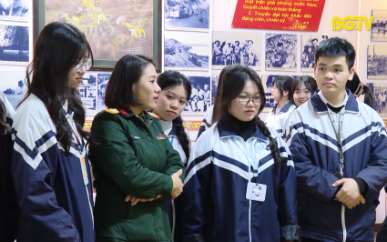 GD&ĐT: Gi&aacute;o dục truyền thống c&aacute;ch mạng