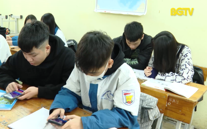 GD&ĐT: Hướng dẫn, quản l&yacute; học sinh sử dụng điện thoại th&ocirc;ng minh trong học tập