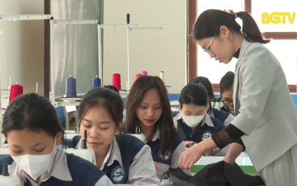 Giảm ngh&egrave;o từ tạo việc l&agrave;m cho lao động 