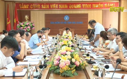 Gi&aacute;m s&aacute;t thực hiện chế độ, ch&iacute;nh s&aacute;ch bảo hiểm đối với người lao động