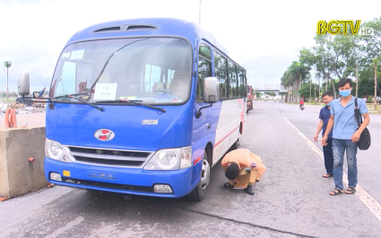 Giảm tải khi ph&acirc;n cấp đăng k&yacute; xe &ocirc; t&ocirc; về c&ocirc;ng an cấp huyện
