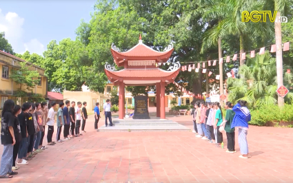 Gi&aacute;o dục truyền thống tr&ecirc;n qu&ecirc; hương c&aacute;ch mạng Ho&agrave;ng V&acirc;n