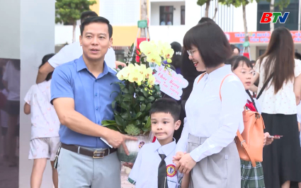 Gi&aacute;o dục v&agrave; Đ&agrave;o tạo: Miễn học ph&iacute; tạo th&ecirc;m cơ hội học tập cho học sinh