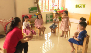 Gi&aacute;o vi&ecirc;n mầm non v&agrave; niềm vui đ&oacute;n trẻ trở lại trường 