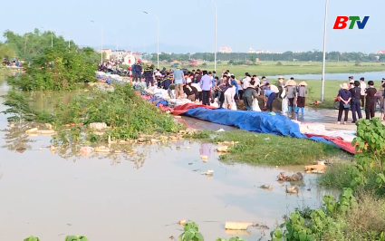  Ph&aacute;p luật v&agrave; cuộc sống: Giữ vững an ninh, an to&agrave;n m&ugrave;a mưa lũ - Ghi nhận từ thực tiễn cơ sở