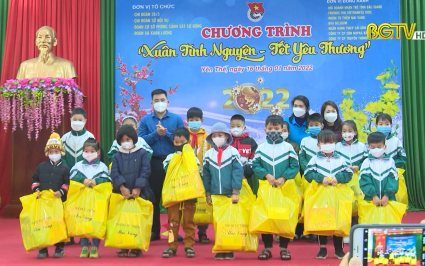 Gi&uacute;p đỡ người kh&oacute; khăn đ&oacute;n Tết ấm c&uacute;ng