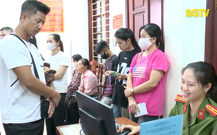 G&oacute;c nh&igrave;n thẳng: Băn khoăn về c&aacute;c thủ tục h&agrave;nh ch&iacute;nh sau s&aacute;p nhập