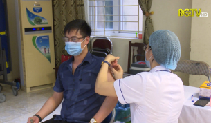 G&oacute;c nh&igrave;n thẳng: Nh&igrave;n nhận đ&uacute;ng vấn đề phản ứng sau ti&ecirc;m ph&ograve;ng vắc xin Covid- 19