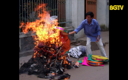 G&oacute;c nh&igrave;n thẳng: Nh&igrave;n nhận về đốt v&agrave;ng m&atilde;, d&acirc;ng sao giải hạn