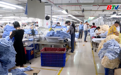 Gương điển h&igrave;nh thi đua ở c&aacute;c chi, đảng bộ khối doanh nghiệp