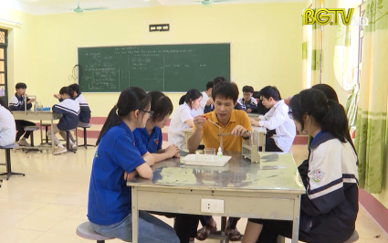 Gương thầy gi&aacute;o tận t&acirc;m v&igrave; sự nghiệp trồng người