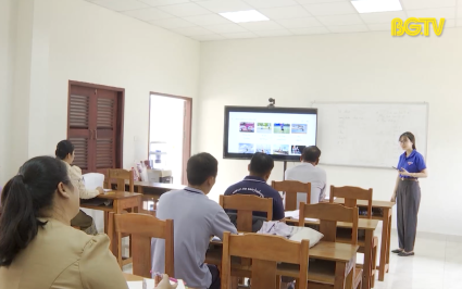 Gương t&igrave;nh nguyện vi&ecirc;n gi&uacute;p nước bạn L&agrave;o