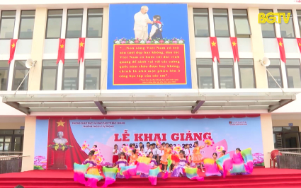 H&acirc;n hoan ngày khai trường 