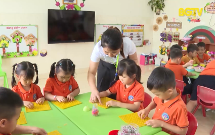 Hạnh ph&uacute;c khi đến trường  