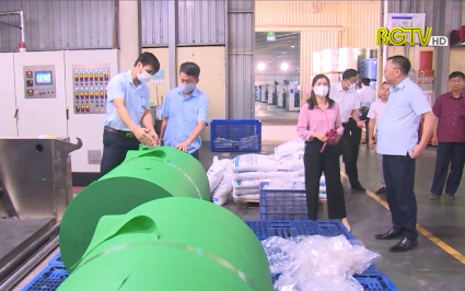 HĐND với cử tri: Gi&aacute;m s&aacute;t việc chấp h&agrave;nh ph&aacute;p luật trong thu h&uacute;t đầu tư