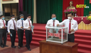 HĐND với cử tri: Kiện to&agrave;n nh&acirc;n sự ch&iacute;nh quyền địa phương sau bầu cử