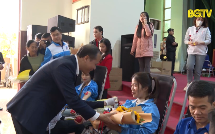 Ph&aacute;t động chiến dịch "Lễ hội xu&acirc;n hồng"