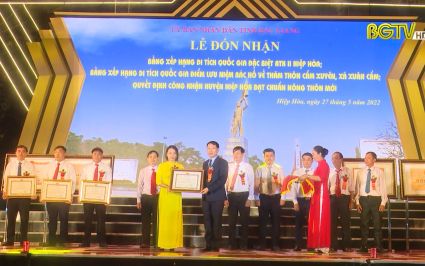 Hiệp H&ograve;a được trao nhiều phần thưởng cao qu&yacute;