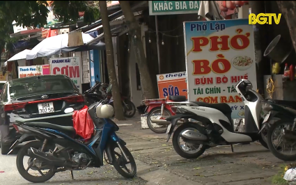 Hiệp H&ograve;a: Lộn xộn trật tự h&agrave;nh lang giao th&ocirc;ng tr&ecirc;n địa b&agrave;n thị trấn Thắng