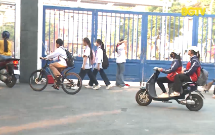 Hiệp H&ograve;a: Nhiều học sinh chưa đủ tuổi đi xe m&aacute;y điện  