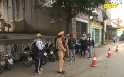 Hiệp H&ograve;a: Xử l&yacute; nghi&ecirc;m học sinh vi phạm trật tự giao th&ocirc;ng