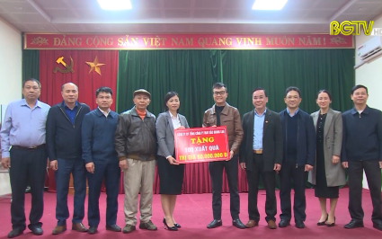 Hiệp hội Doanh nghiệp tỉnh ủng hộ gần 20 ngh&igrave;n suất qu&agrave; Tết