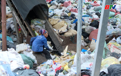 Tạp ch&iacute; N&ocirc;ng nghiệp & M&ocirc;i trường: Hỗ trợ hộ ngh&egrave;o ph&aacute;t triển sản xuất