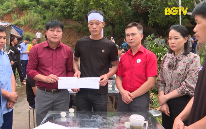 Hỗ trợ nạn nh&acirc;n trong vụ nổ l&ograve; hơi tại Đồng Nai