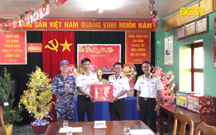 Ho&agrave;n th&agrave;nh thăm, ch&uacute;c Tết c&aacute;c nh&agrave; gi&agrave;n, C&ocirc;n Đảo