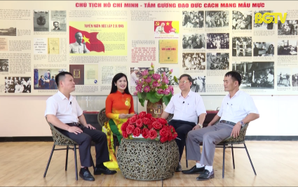 Học B&aacute;c bằng những việc l&agrave;m thiết thực