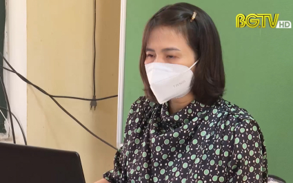 Học sinh th&agrave;nh phố Bắc Giang chuyển sang học trực tuyến để ph&ograve;ng, chống dịch
