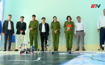 Học sinh v&ugrave;ng kh&oacute; l&agrave;m n&ecirc;n lịch sử với tấm Huy chương V&agrave;ng Robotics Quốc tế