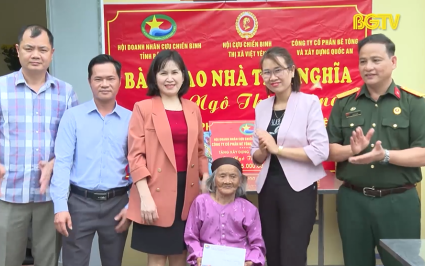 Hội doanh nh&acirc;n Cựu chiến binh chung tay x&oacute;a nh&agrave; tạm, nh&agrave; dột n&aacute;t 