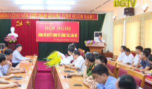 Hội nghị c&ocirc;ng bố c&aacute;c quyết định về c&ocirc;ng t&aacute;c c&aacute;n bộ