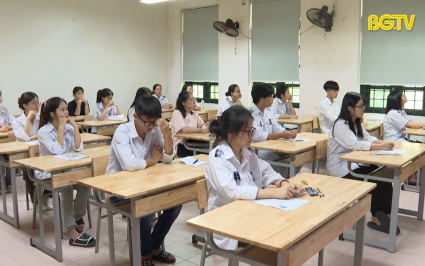 Hơn 21,8 ngh&igrave;n th&iacute; sinh bước v&agrave;o ng&agrave;y thi đầu kỳ thi tốt nghiệp THPT