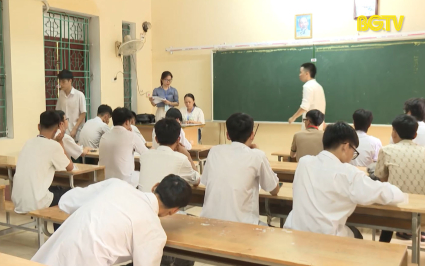 Hơn 21,8 ngh&igrave;n th&iacute; sinh l&agrave;m thủ tục dự thi tốt nghiệp THPT