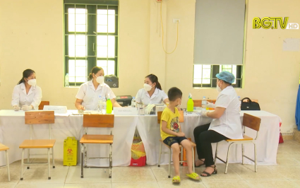 Hơn 240 ngh&igrave;n trẻ từ 5-12 tuổi được ti&ecirc;m đủ 2 mũi vắc xin ph&ograve;ng Covid-19